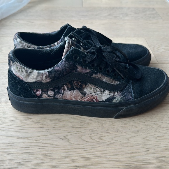 Limited edition suede Vans with floral print. - Picture 6 of 6